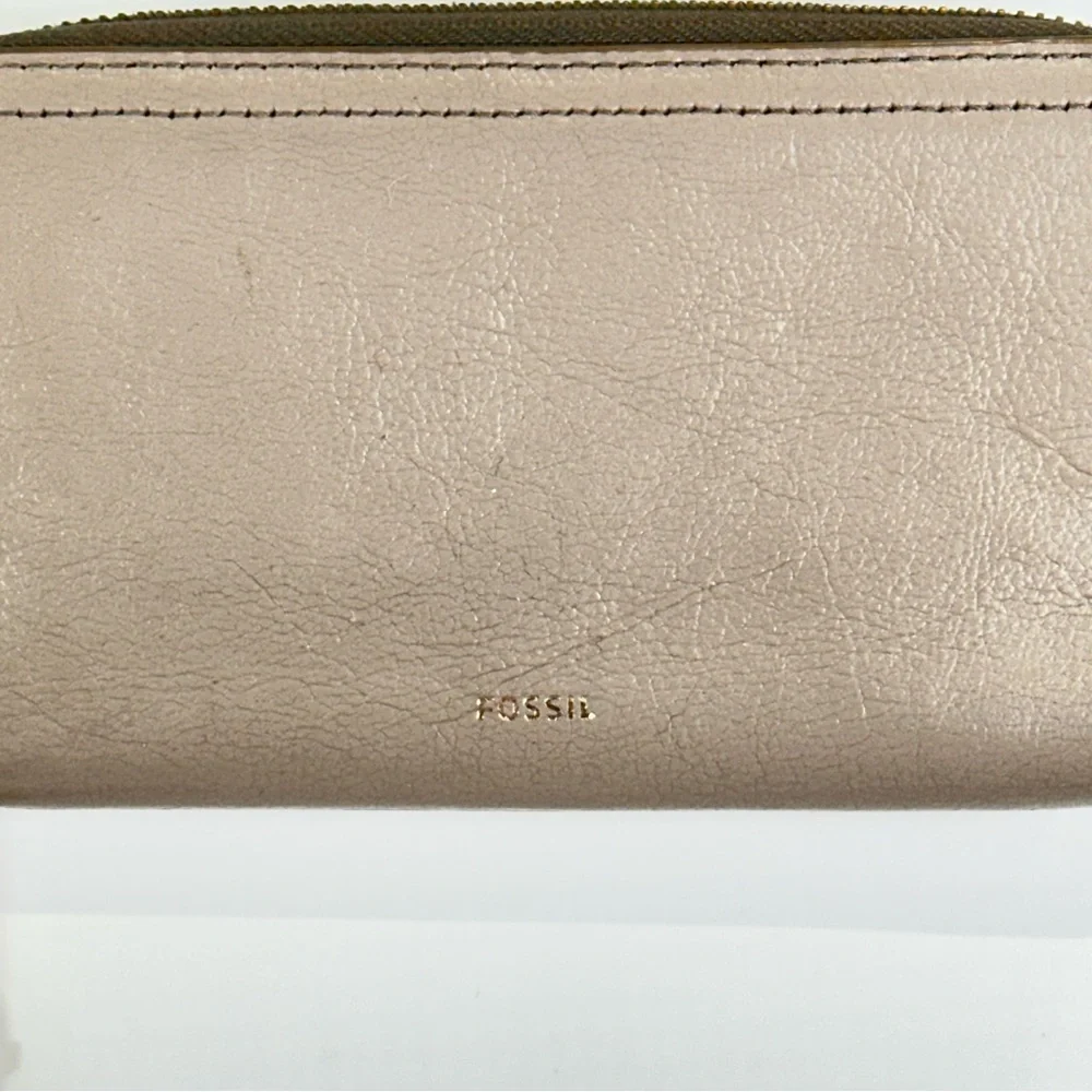 Fossil Wristlet Wallet Zip Around Leather Beige - Picture 3 of 13